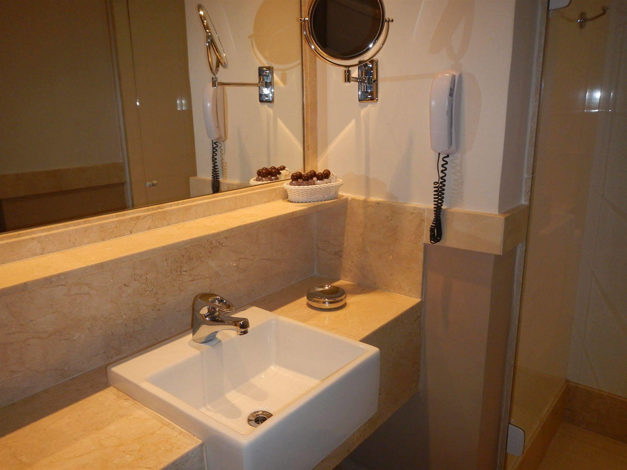 Hotel Atlantico Rio Budget